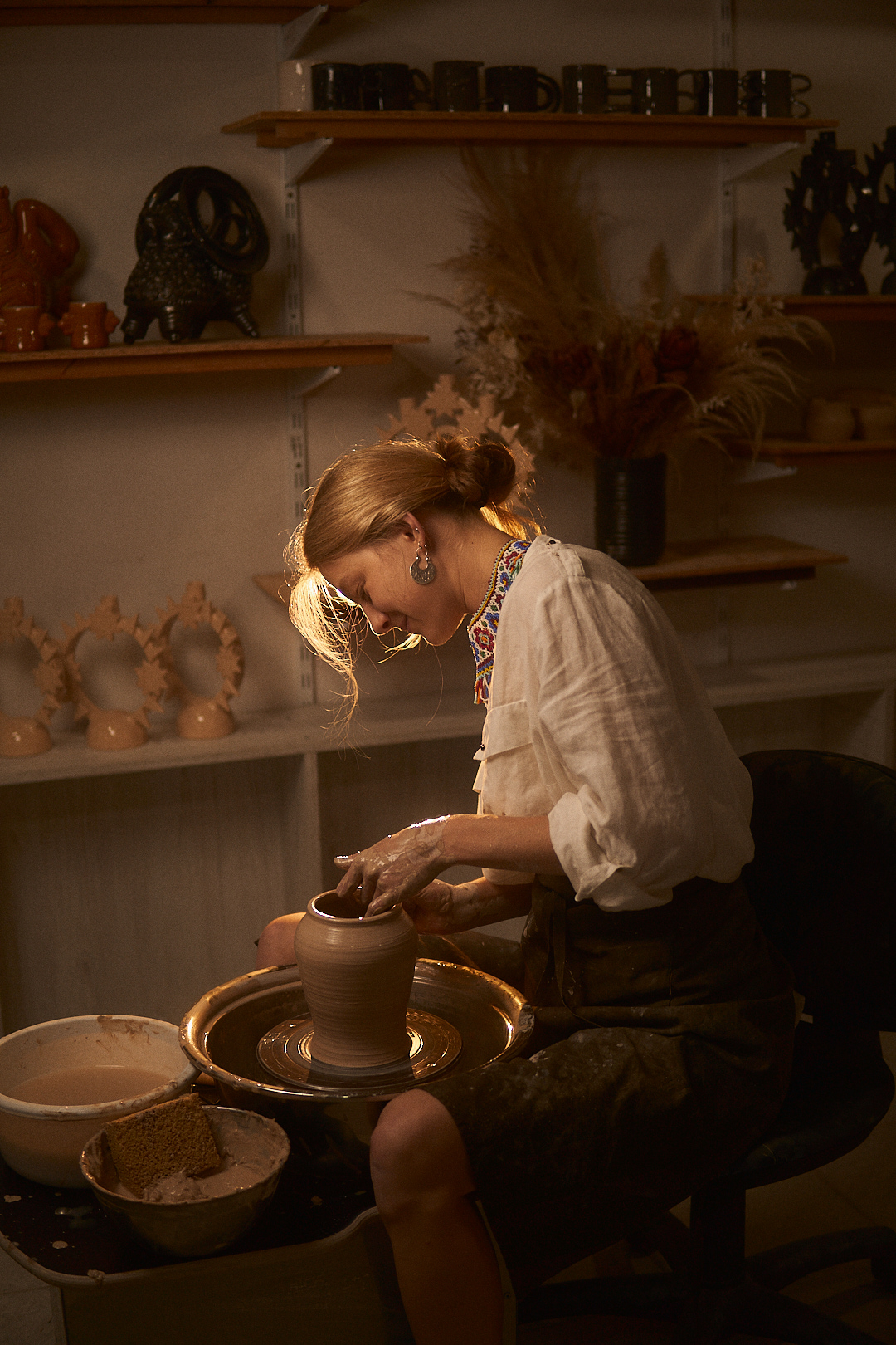Процес роботи в майстерні Spadok Ceramics